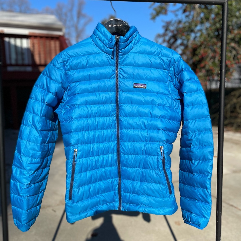 Patagonia men’s down jacket size medium blue.